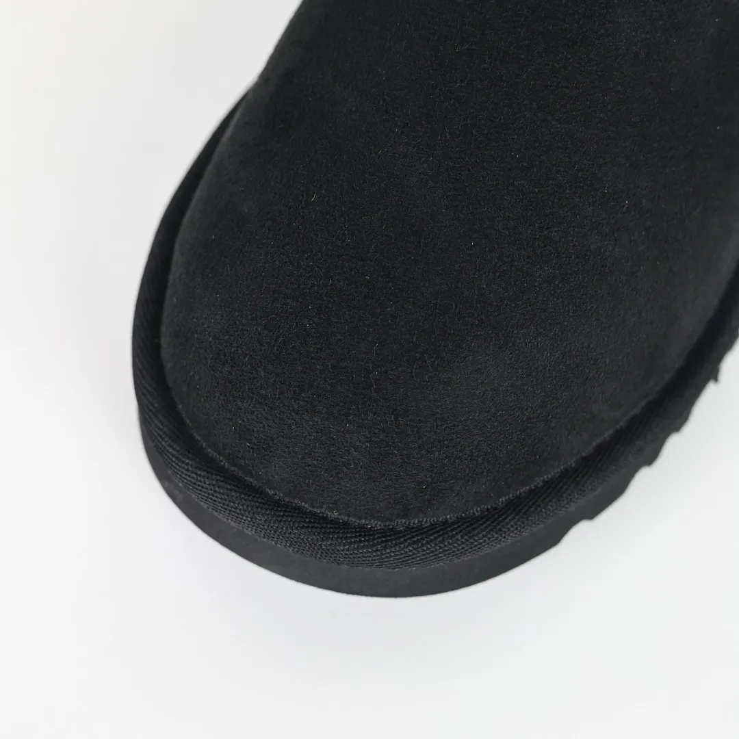 Pick up locally 💰560 The core recommendation is good price UGG bailey MiNi bow 2.0 series Xiaohongshu hot model Henan Longfeng leather production Sheepskin and fur integration Top quality in the market Waterproof upper material 2-3 cm cashmere insole to keep warm in winter and suitable for home use UUG launches a style series in the new year, partially skewed toward the preferences of young consumers, and also at the forefront of fashion trends Shoe body material Water-repellent coated suede upper 17mm UGGPURE™ implanted wool insole Lightweight non-slip comfortable rubber outsole With brand LOGO Trademark Comes with full packaging Size: 35 36 37 38 39 40
